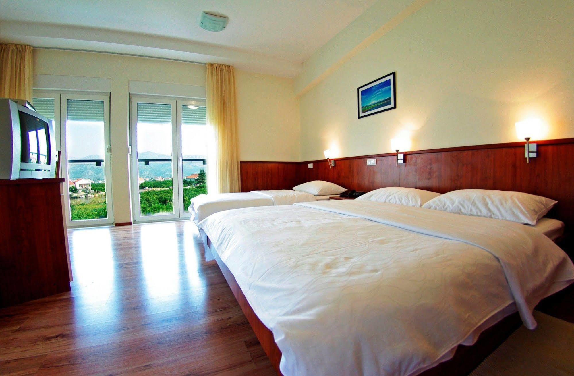 Hotel Merlot Opuzen  المظهر الخارجي الصورة